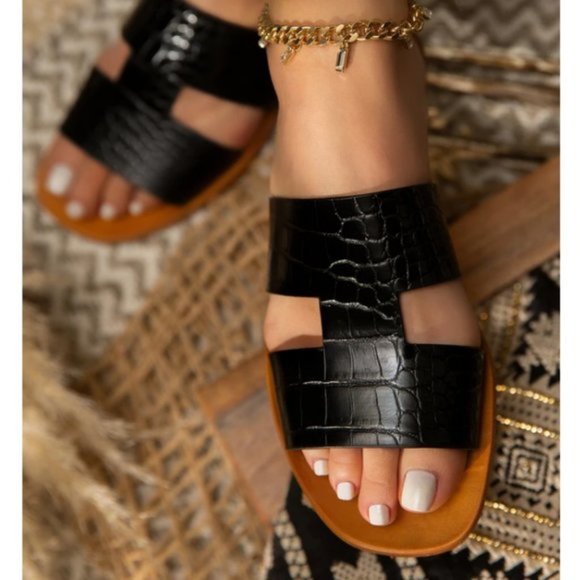 CROCO-EMBOSSED COMFORT SANDALS